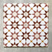 Agadir Terrakotta Fliesen im marokkanischen Stil im Format 20 × 20 cm aus Feinsteinzeug, als Vierer-Anordnung dargestellt, um das sich wiederholende geometrische Sternmuster in warmen Terrakotta-, Weiß- und sanften Gelbtönen auf neutralem Hintergrund zu zeigen.