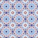 Fez Fiera Mini Feinsteinzeugfliese im Format 15 × 15 cm im Moroccan Style mit filigranem geometrischem Muster in sanften Blau-, Rosa-, Burgunder- und Grautönen, die das dekorative Design in Encaustic-Optik zeigt, inspiriert von traditionellen marokkanischen Zementfliesen.