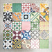 Fayrouz Mini Patchwork Feinsteinzeugfliesen im marokkanischen Stil im Format 15 × 15 cm, dargestellt als gemischtes Patchwork-Layout. Gezeigt wird eine farbenfrohe Auswahl an geometrischen und floralen Designs in Grün-, Blau-, Rosa-, Senf-, Terrakotta- und neutralen Tönen.