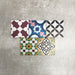 Fayrouz Mini Patchwork Feinsteinzeugfliesen im marokkanischen Stil im Format 15 × 15 cm, dargestellt als gemischtes Patchwork-Layout. Gezeigt wird eine farbenfrohe Auswahl an geometrischen und floralen Designs in Grün-, Blau-, Rosa-, Senf-, Terrakotta- und neutralen Tönen.