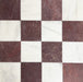 Schachbrettmuster mit Fayrouz Bordeaux 15,2 × 15,2 cm Naturmarmorfliesen mit getrommelter Oberfläche, kombiniert mit weißen Marmorfliesen, für ein klassisches, kontrastreiches Raster mit natürlicher Maserung und tonaler Variation.