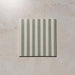 Produktabbildung der Skinny Pinstripes Jade Green Feinsteinzeugfliese im Format 20 × 20 cm im Moroccan Style mit sanftem jadegrün-weißem Streifendesign, das ein elegantes lineares Muster schafft und Wänden sowie Böden dezente Farbe, Dynamik und visuelles Interesse verleiht.