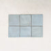 Quadratische Verlegung mit Zellige Sky Blue Matt Wandfliesen im Format 10 × 10 cm im Moroccan Style, in sanften Himmelblautönen mit dezenten Farbvariationen und matter Oberfläche, die den handgefertigten Charakter und die authentische Ausstrahlung der Kollektion hervorheben.