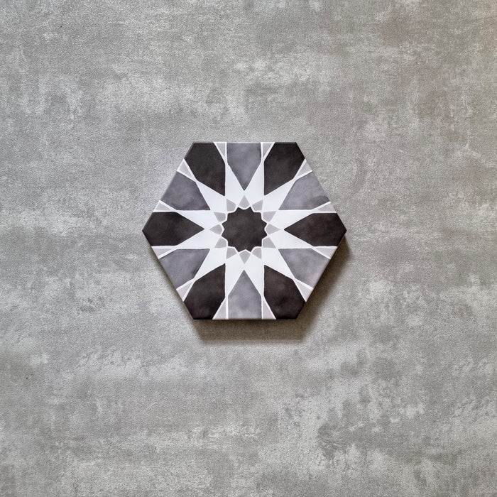 Habibi Schwarz Hexagon 18.7cm x 21.6cm