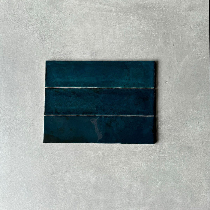 Nireobi Fliese | Blau glänzend | 7,5 cm x 30 cm