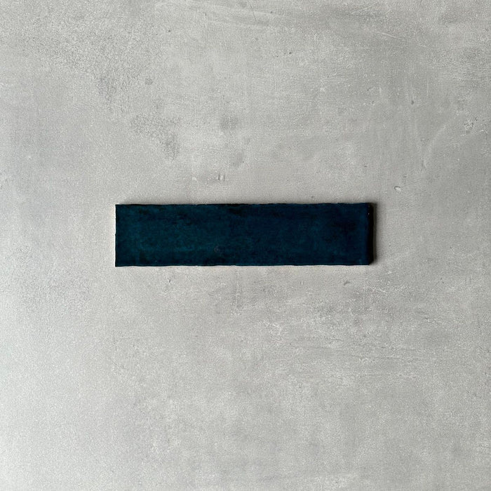 Nireobi Fliese | Blau glänzend | 7,5 cm x 30 cm