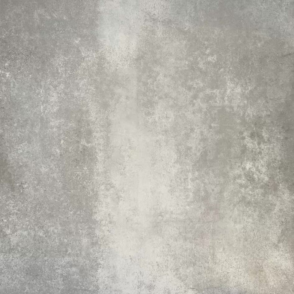 Video mit Zellige Waldgrün Matt Keramik-Quadratfliesen im marokkanischen Stil im Format 10 × 10 cm, gezeigt mit weichen grünen und erdigen Farbnuancen, unregelmäßigen Kanten und handgefertigter Glasuroptik vor neutralem Hintergrund.