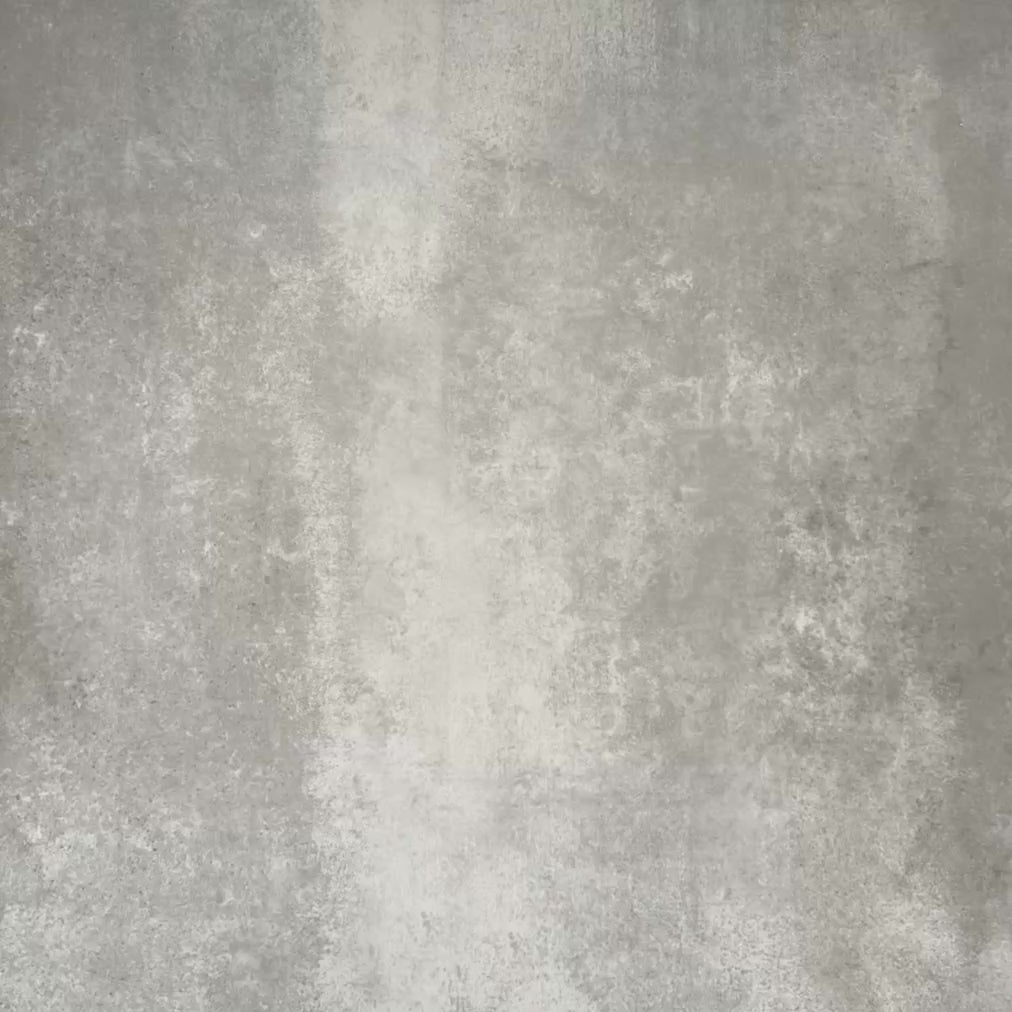 Video mit Kuba Tanane Feinsteinzeugfliesen im marokkanischen Stil, verlegt in einem wiederholten geometrischen Muster mit tiefgrünen Sternen, roséfarbenen Achtecken, klaren weißen Formen und warmen braunen Akzenten über mehrere Fliesen im Format 20 × 20 cm.