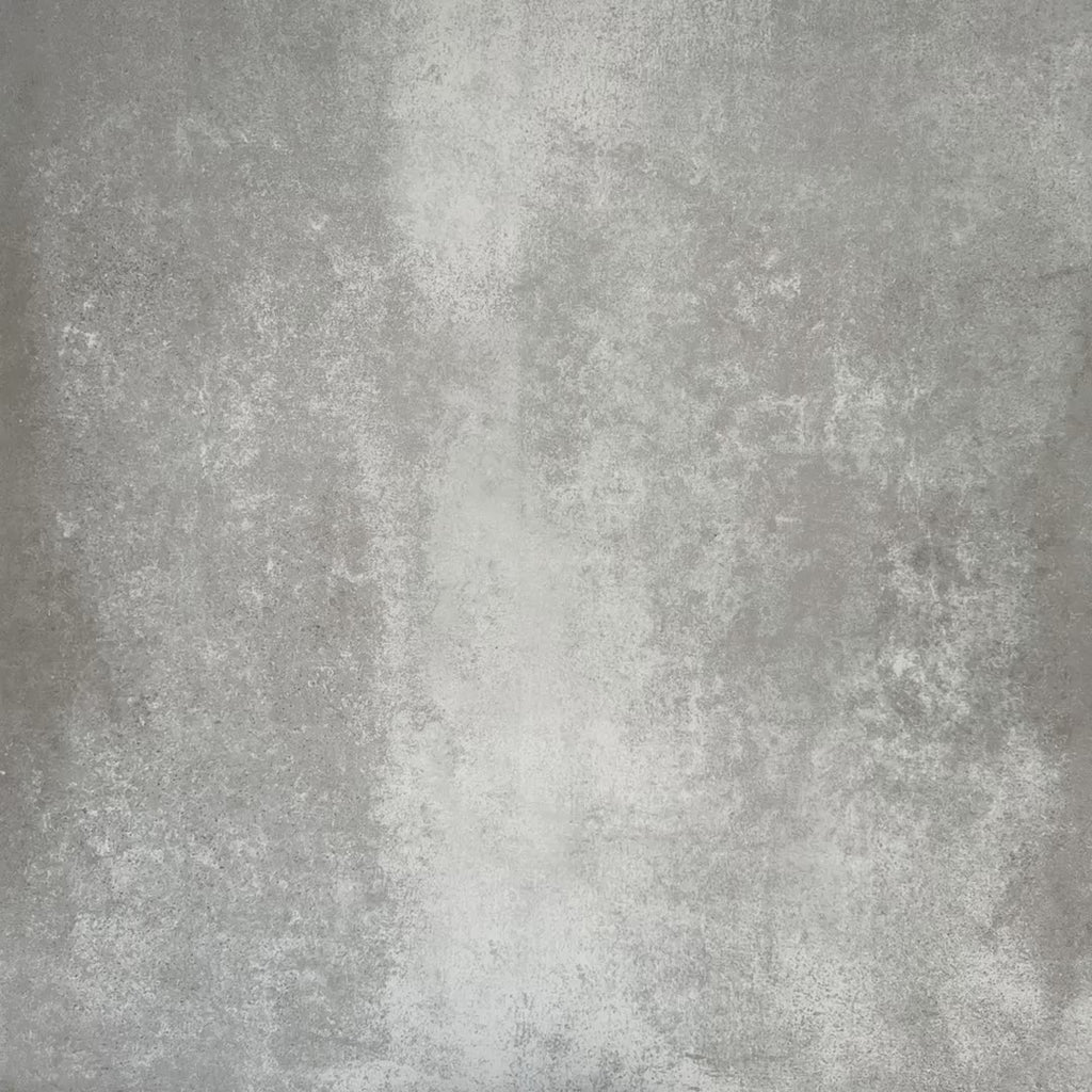 Video mit Nomadin Brick Creme Wandfliesen im Format 6 × 24,6 cm, das den warmen, neutralen Farbton, die glänzende Oberfläche und die industriell geprägte Optik im verlegten Zustand hervorhebt.