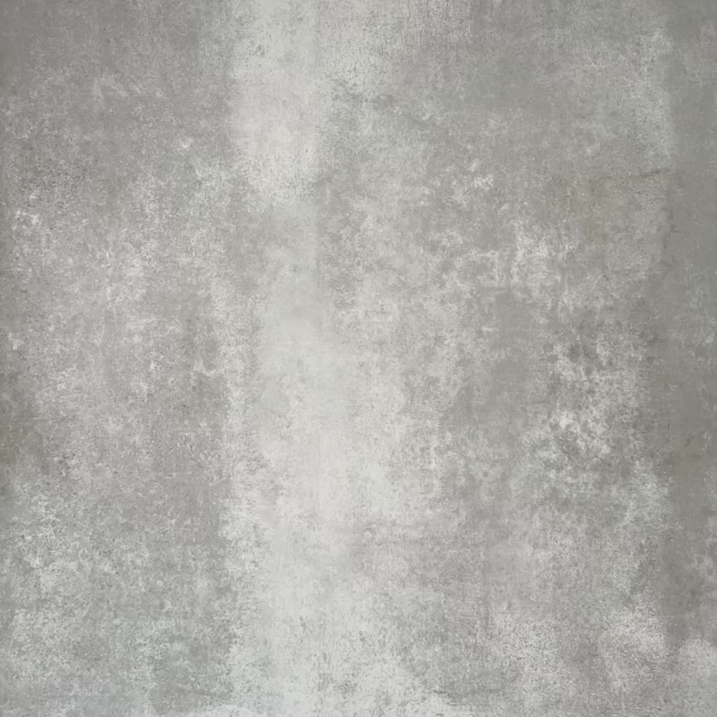 Video mit Clara Grün Feinsteinzeugfliesen im viktorianisch-marokkanischen Stil im Format 20 × 20 cm, das das markante grüne geometrische Muster und den dekorativen Zementfliesen-Effekt im verlegten Zustand zeigt.
