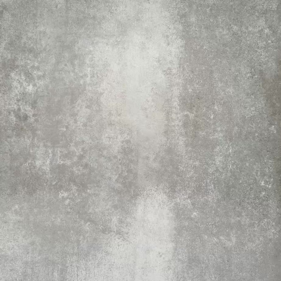 Nahaufnahme der Eclipse Lunar Dekorfliesen im Terrazzo-Look im Format 20 × 20 cm in sanften Creme- und Anthrazittönen, mit geometrischen Kreisdesigns und gesprenkelten Details.