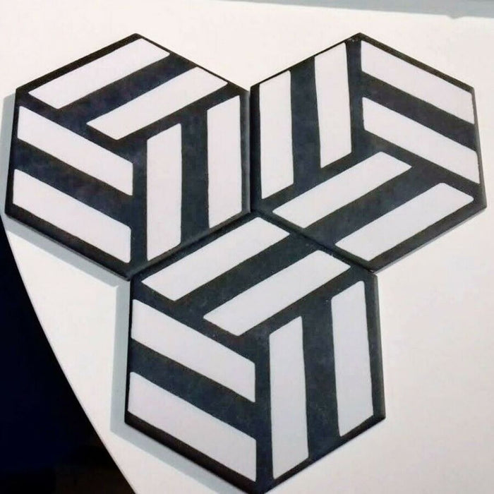 Gestreift Schwarz & Weiß Hexagon 22,5cm x 25,9cm